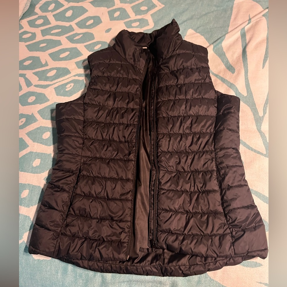 Old Navy Medium Black Puffer Vest